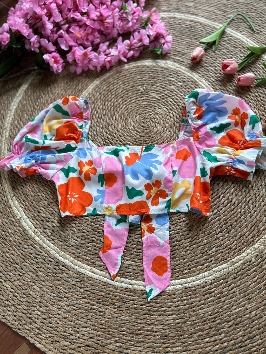Top corto con estampado floral