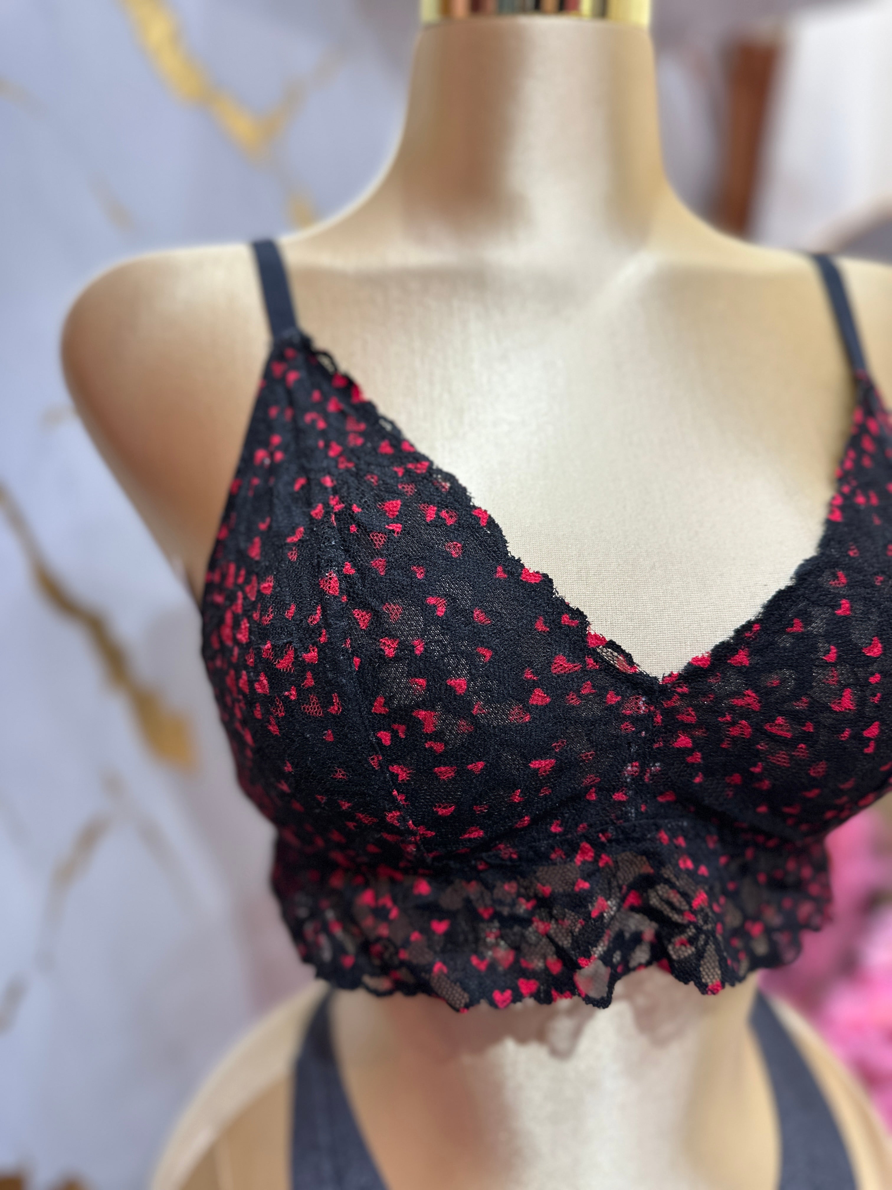 Bralette VICTORIA’S SECRET de encaje floral con estampado de corazones