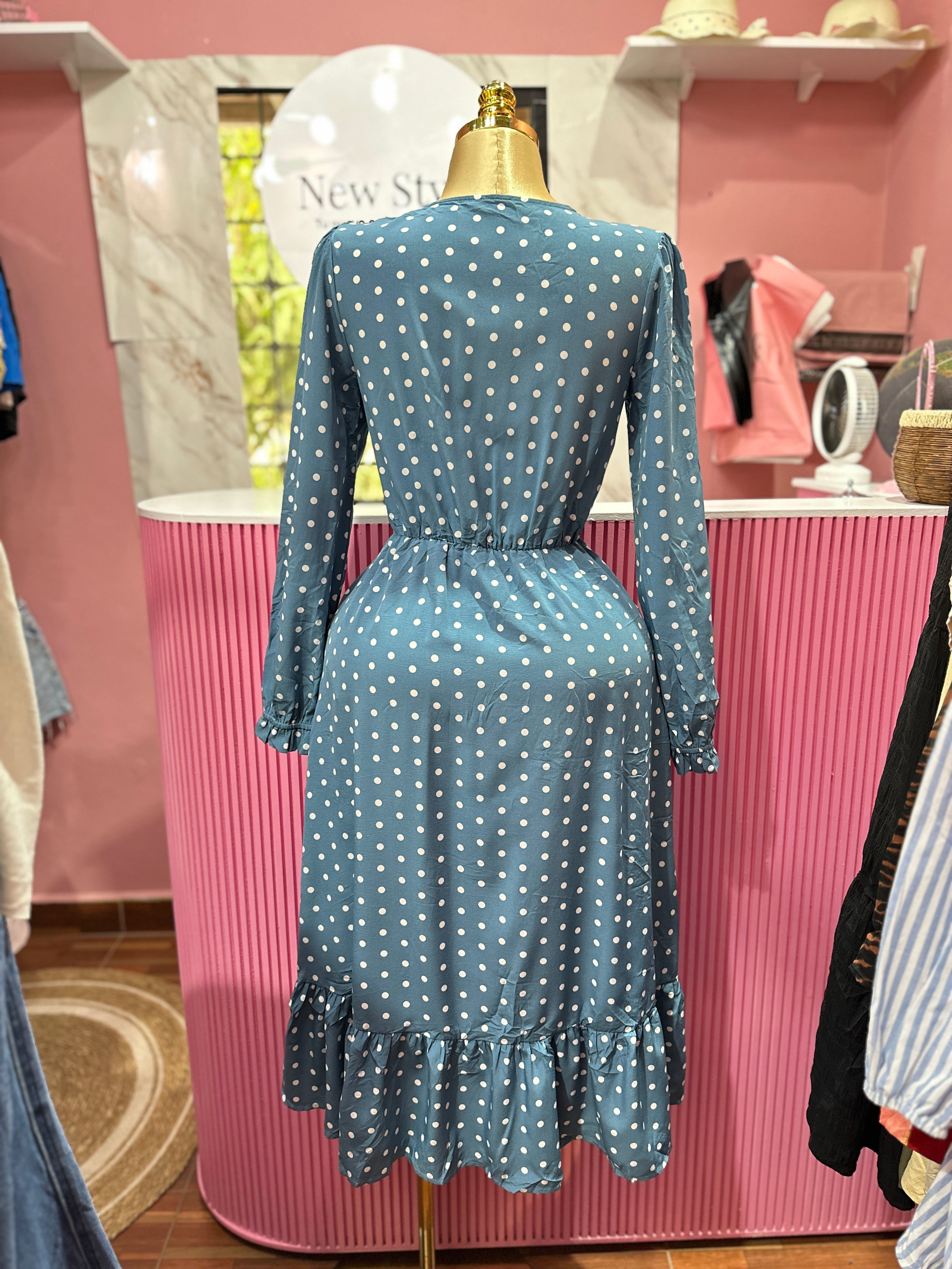 Vestido Azul de Manga Larga con Estampado de Lunares Blancos