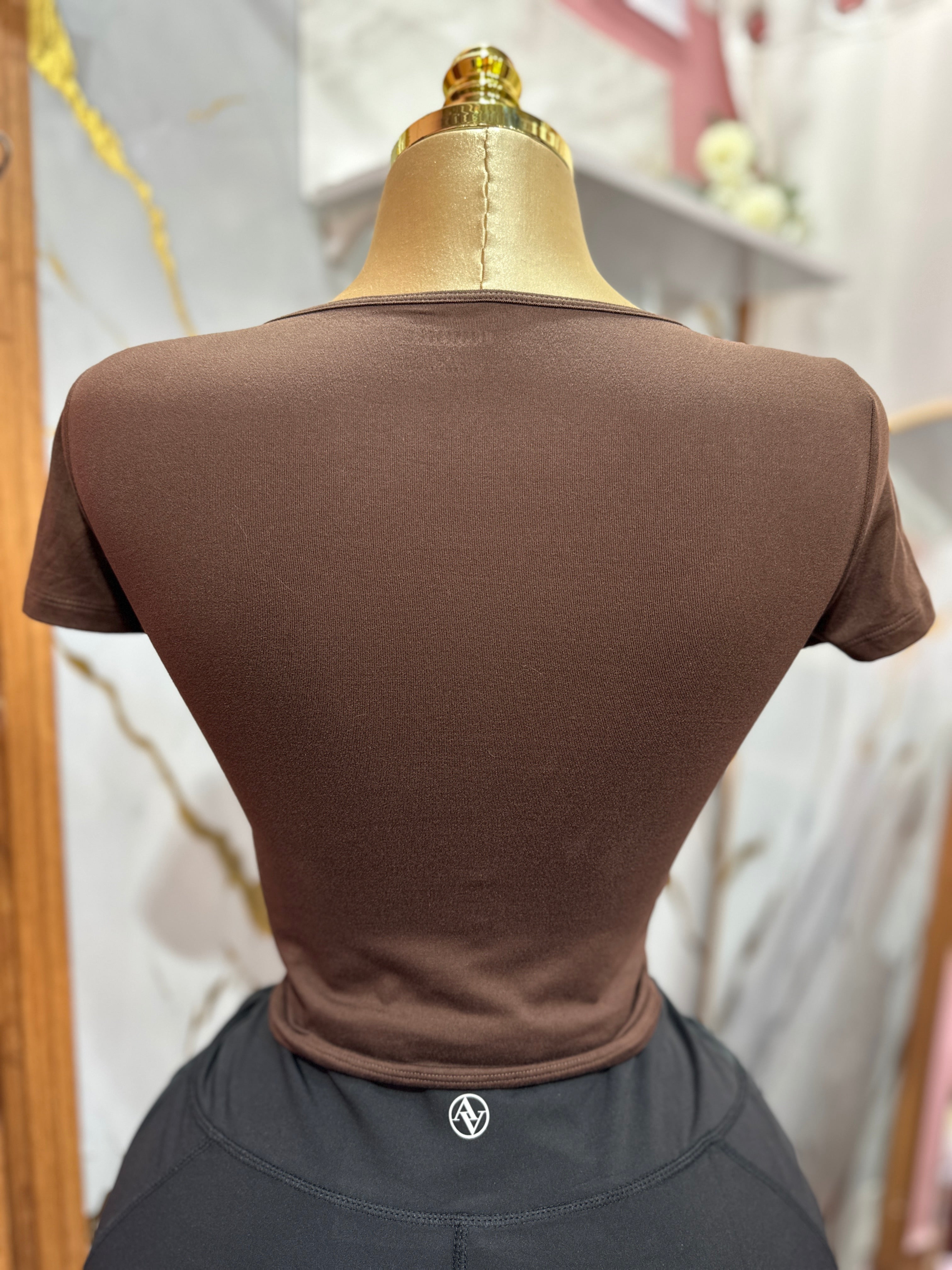 Top corto con cuello cuadrado de manga corta