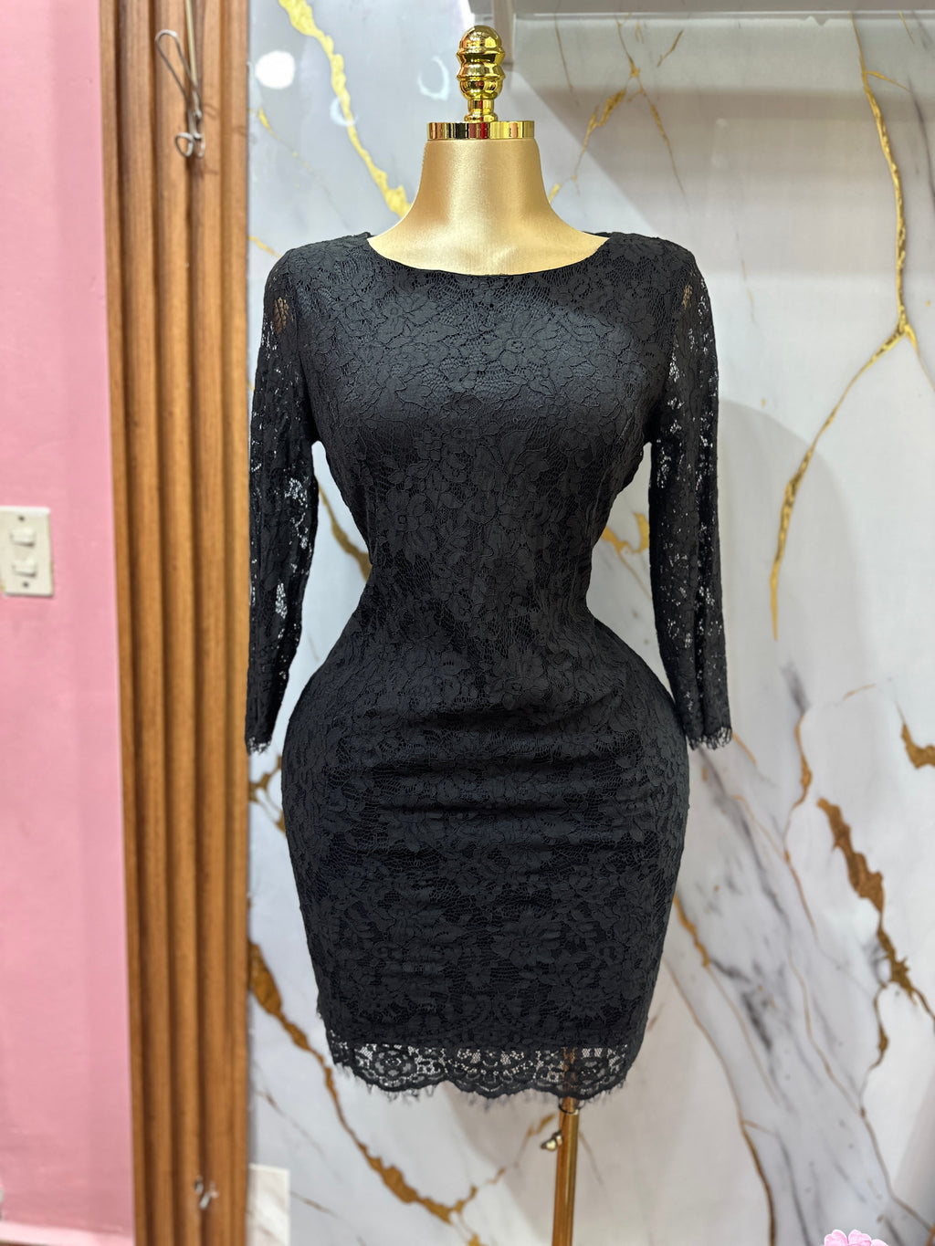 Vestido elegante corto SIMPLY STYLED ajustado de encaje negro con mangas largas