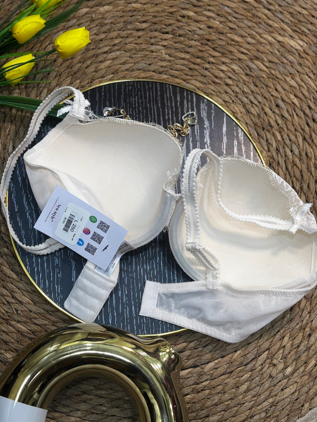 Brasier blanco fino de blonda