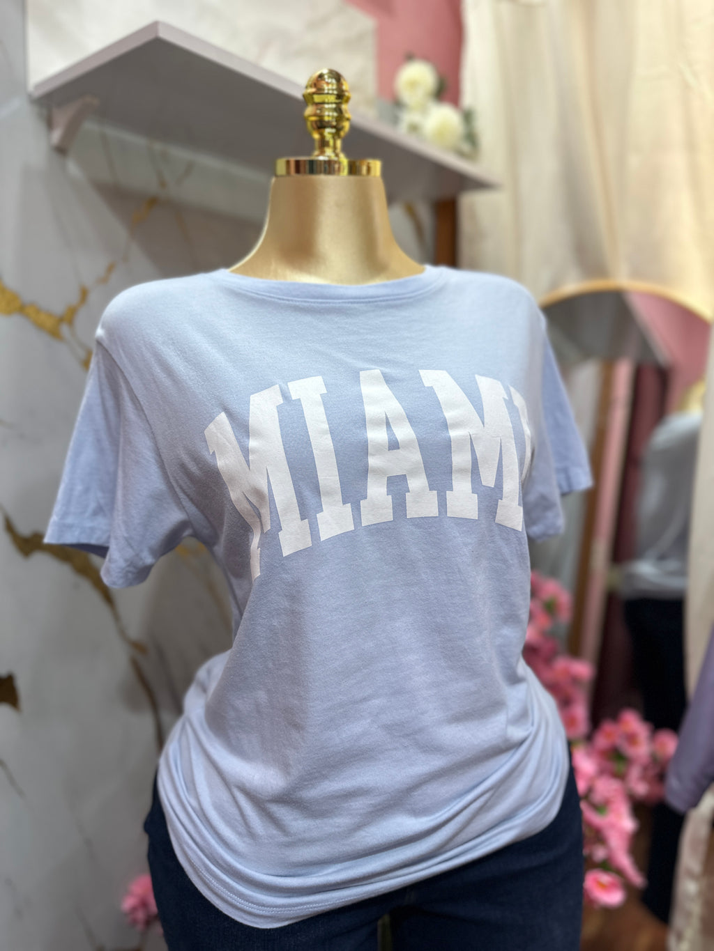 Camiseta de manga corta FREE KISSES en tono azul claro
