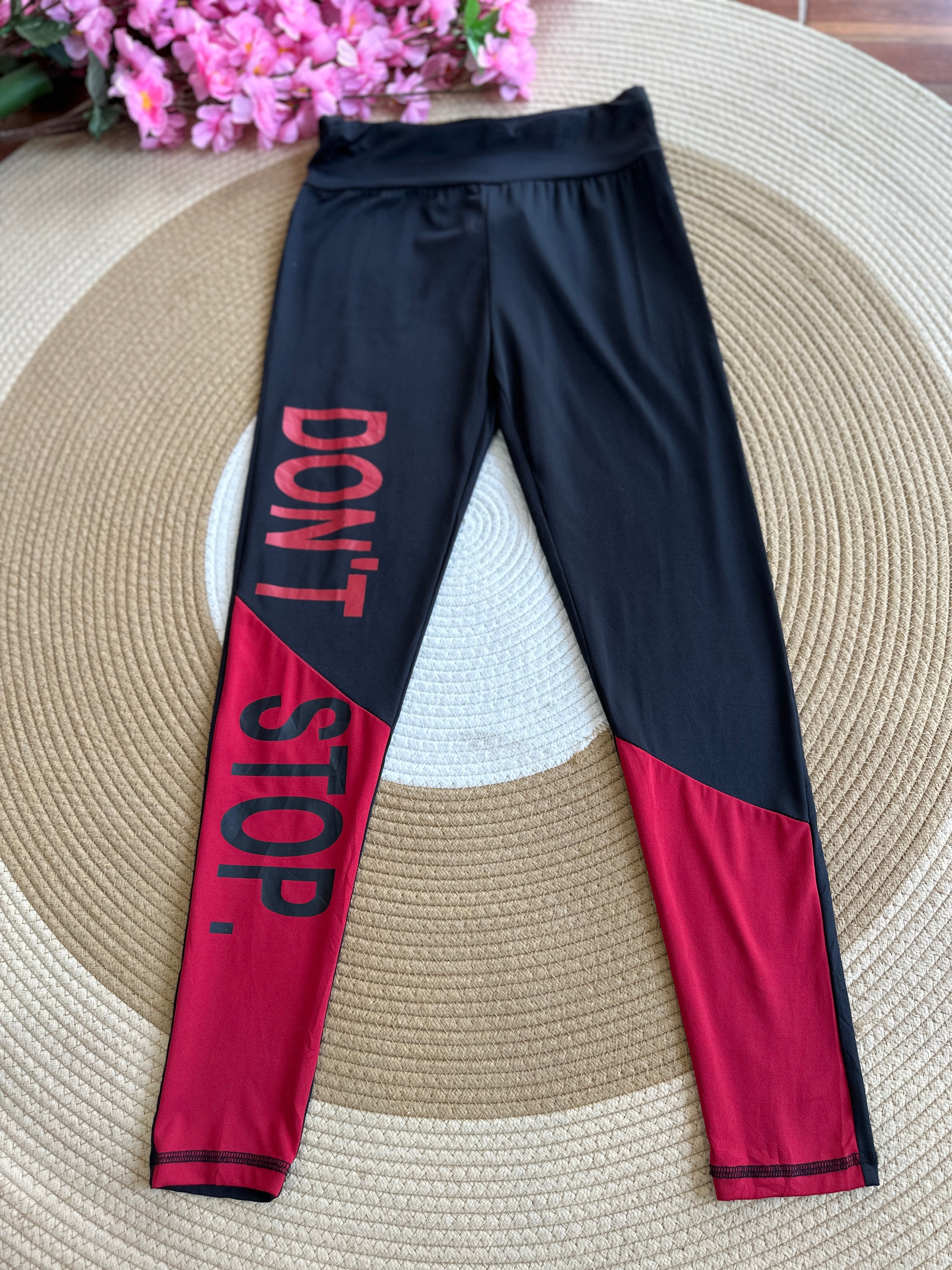 Leggings Deportivo “Don’t Stop”- Negro y Rojo
