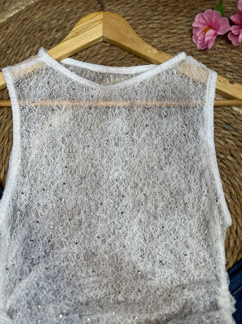 Blusa blanca de encaje suave