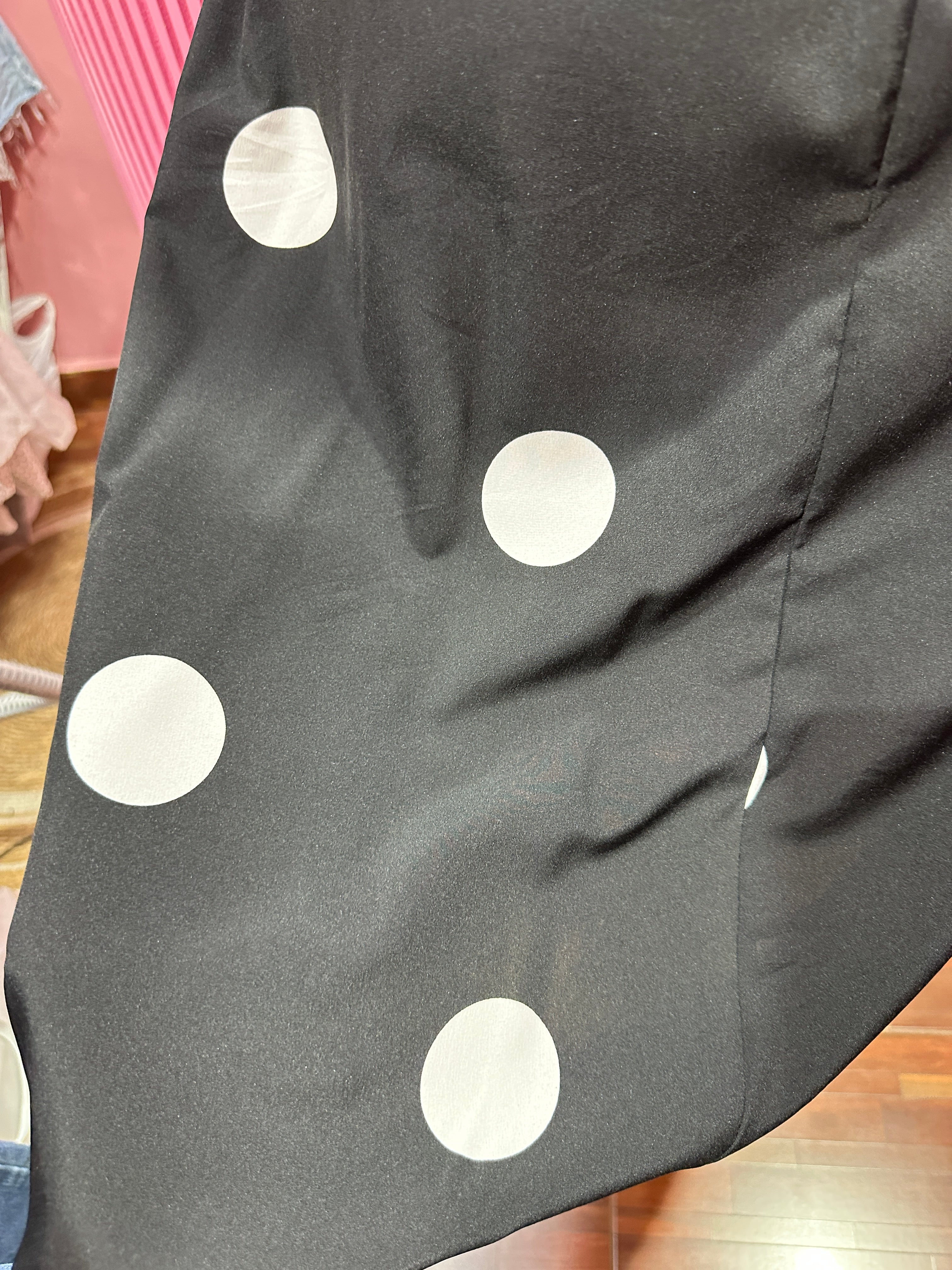 Vestido con Estampado de Lunares Blancos, Mangas cortas y estilo de Hombros Descubiertos
