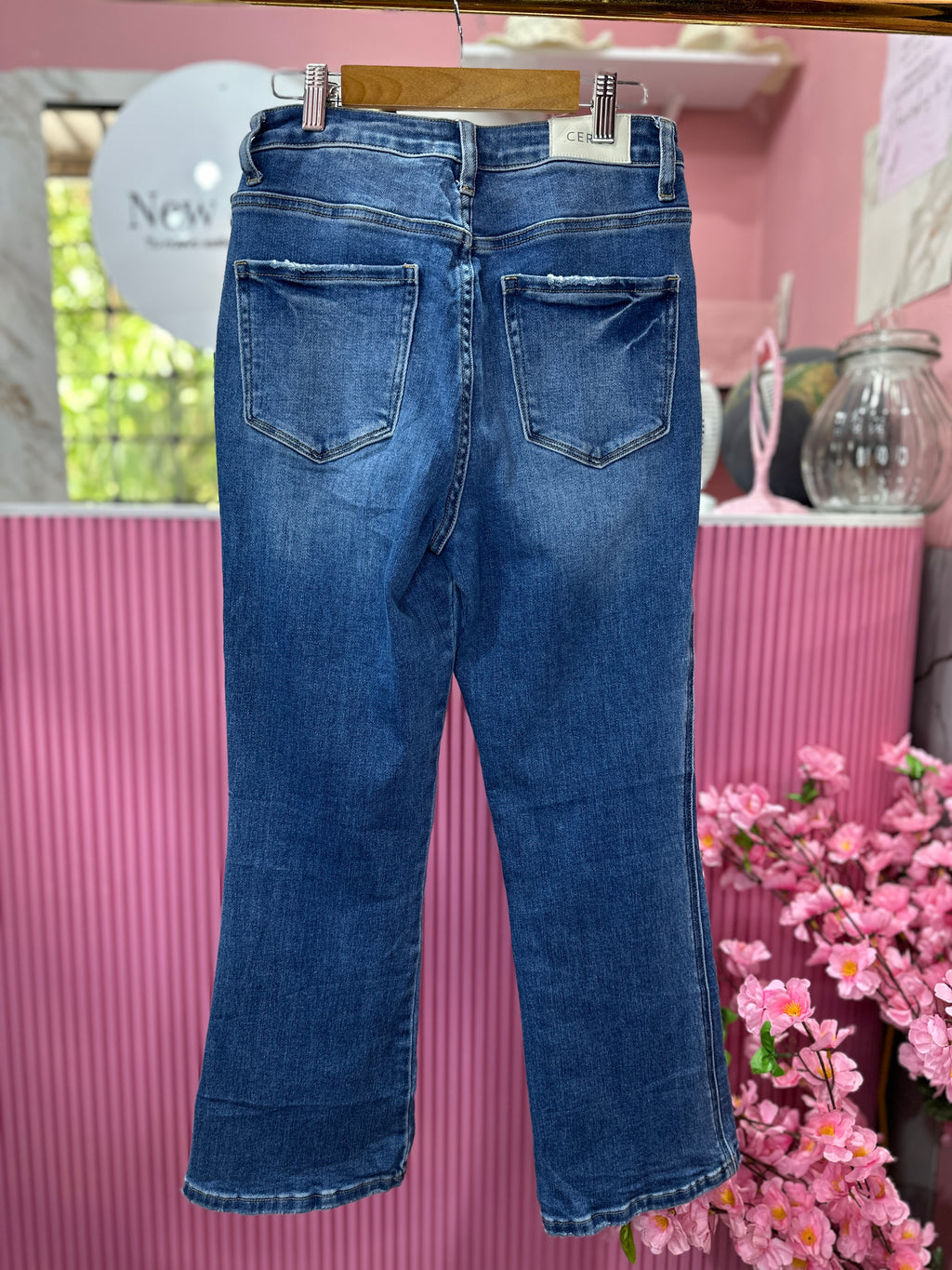 Jeans Acampanado Corto de Tiro Alto