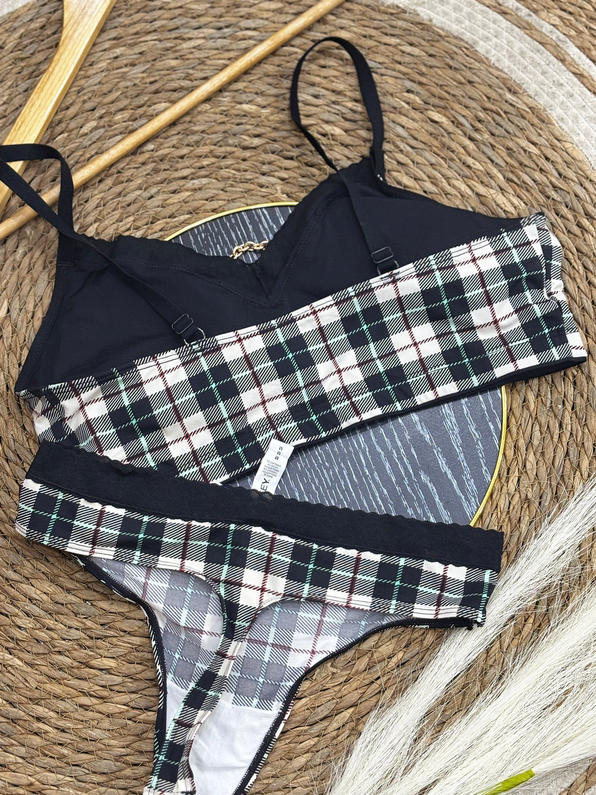 Set de hilo y brasier cuadriculado