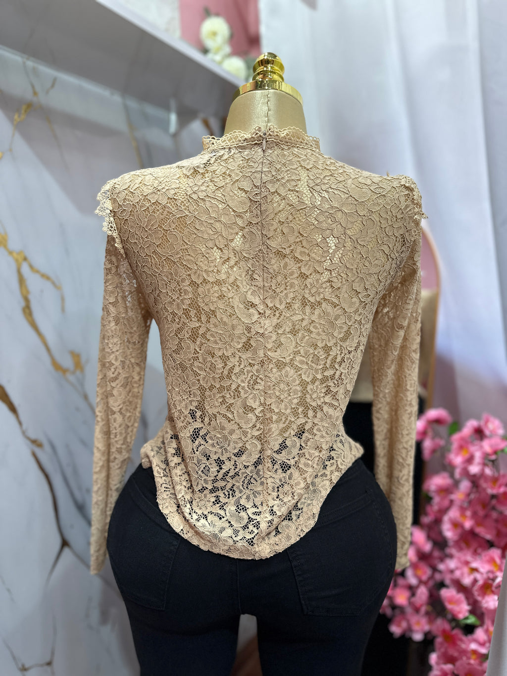Blusa de Encaje floral translúcido Beige