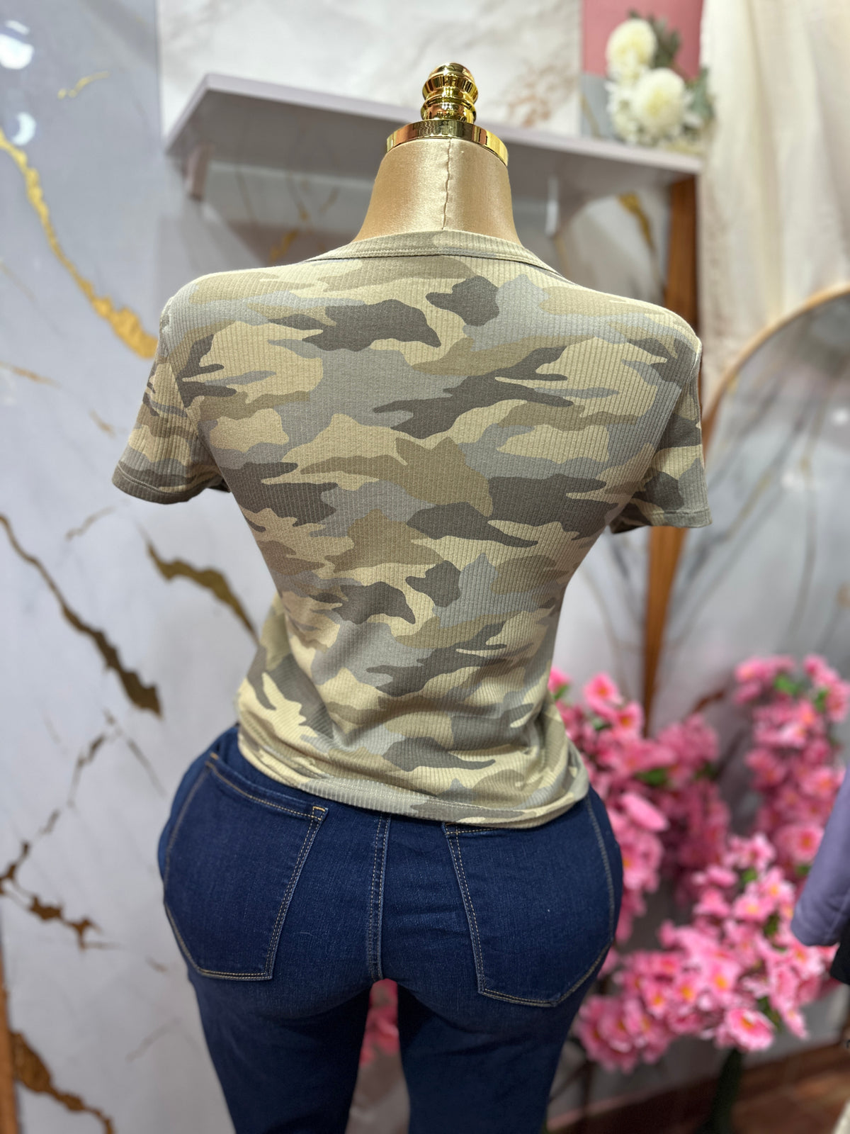 Camiseta de manga corta AMERICAN EAGLE con un distintivo estampado
