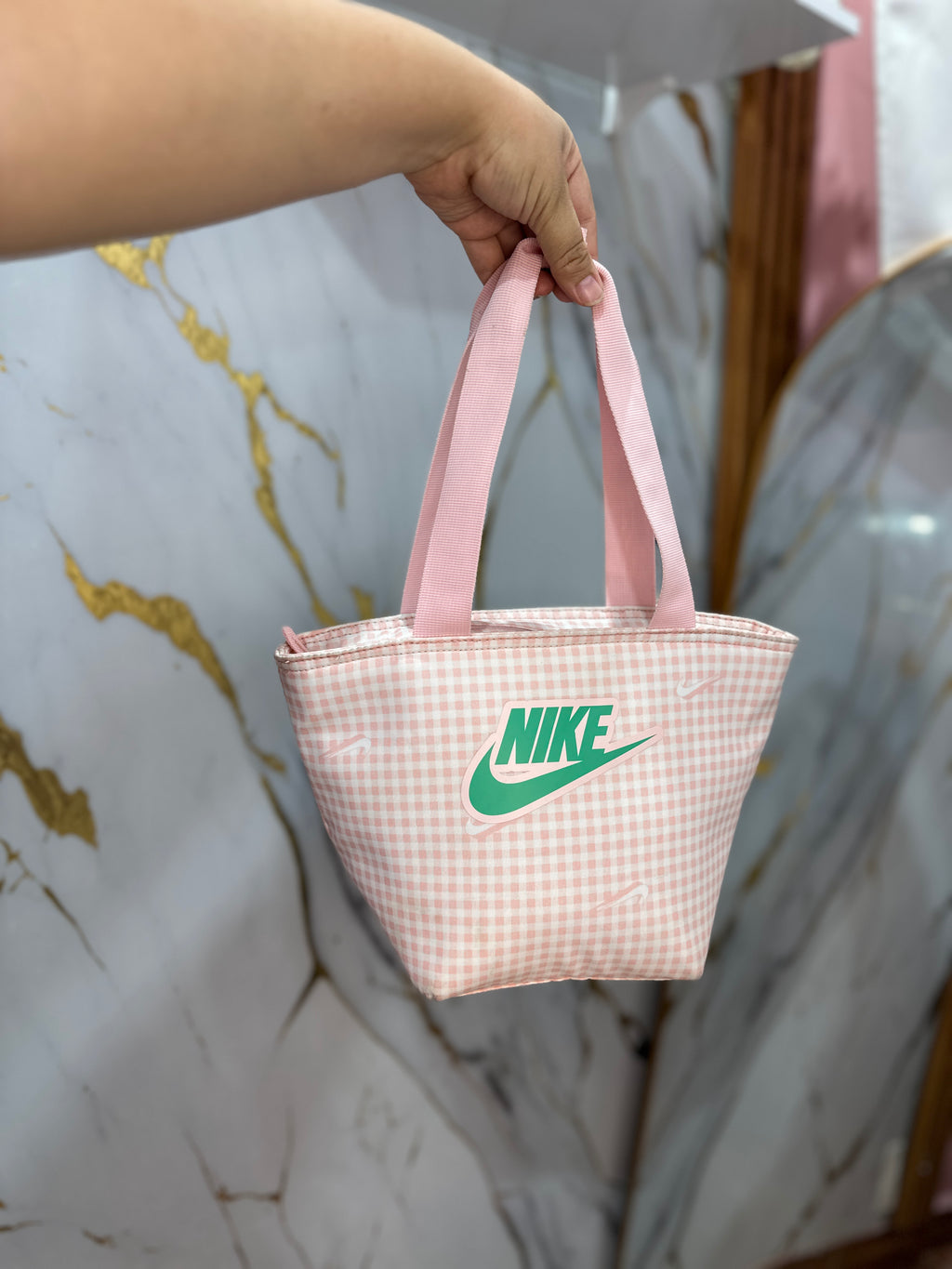 Lonchera Nike cuadriculada
