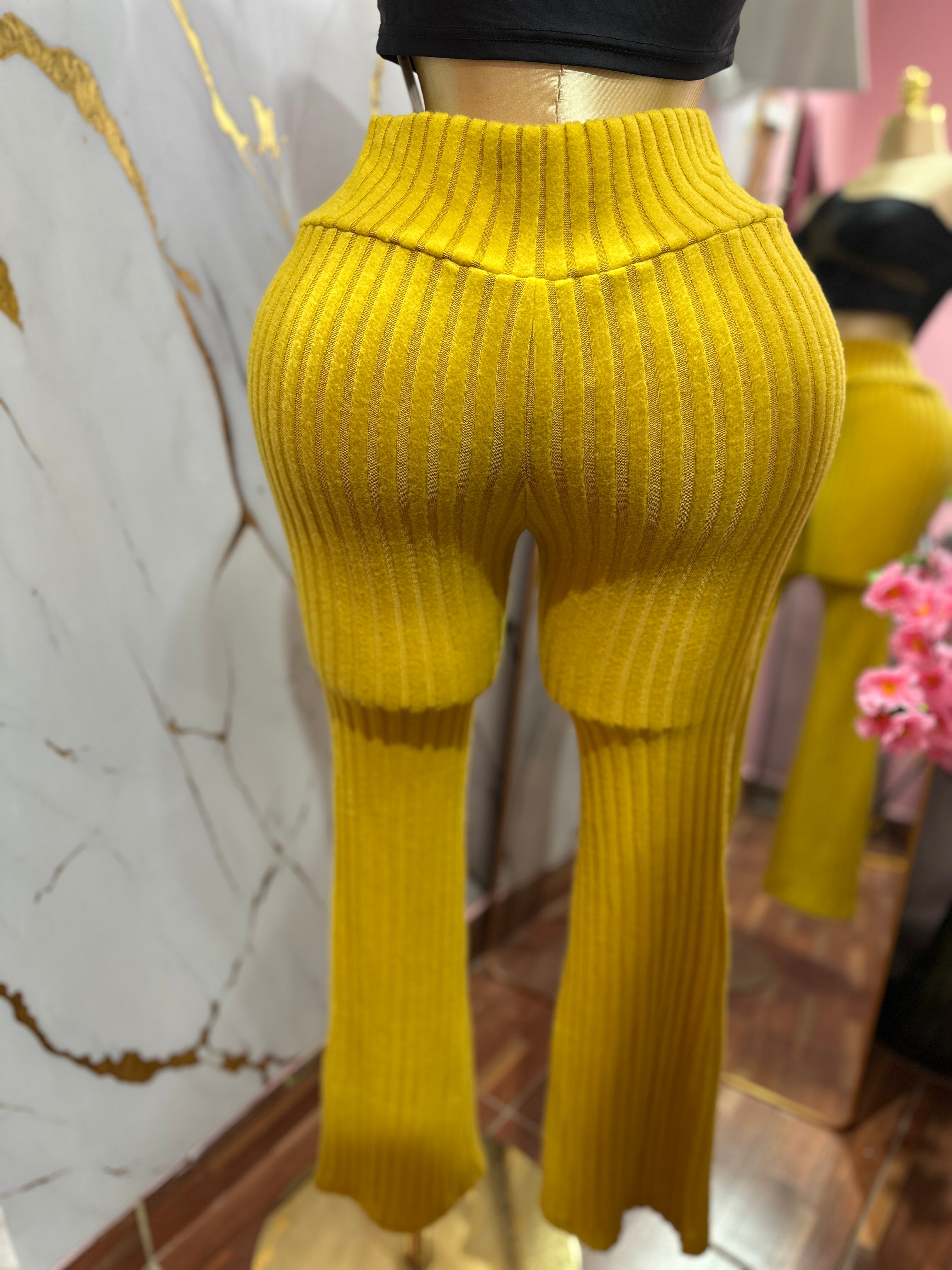 Pantaloneta color mostaza CALIFORNIA