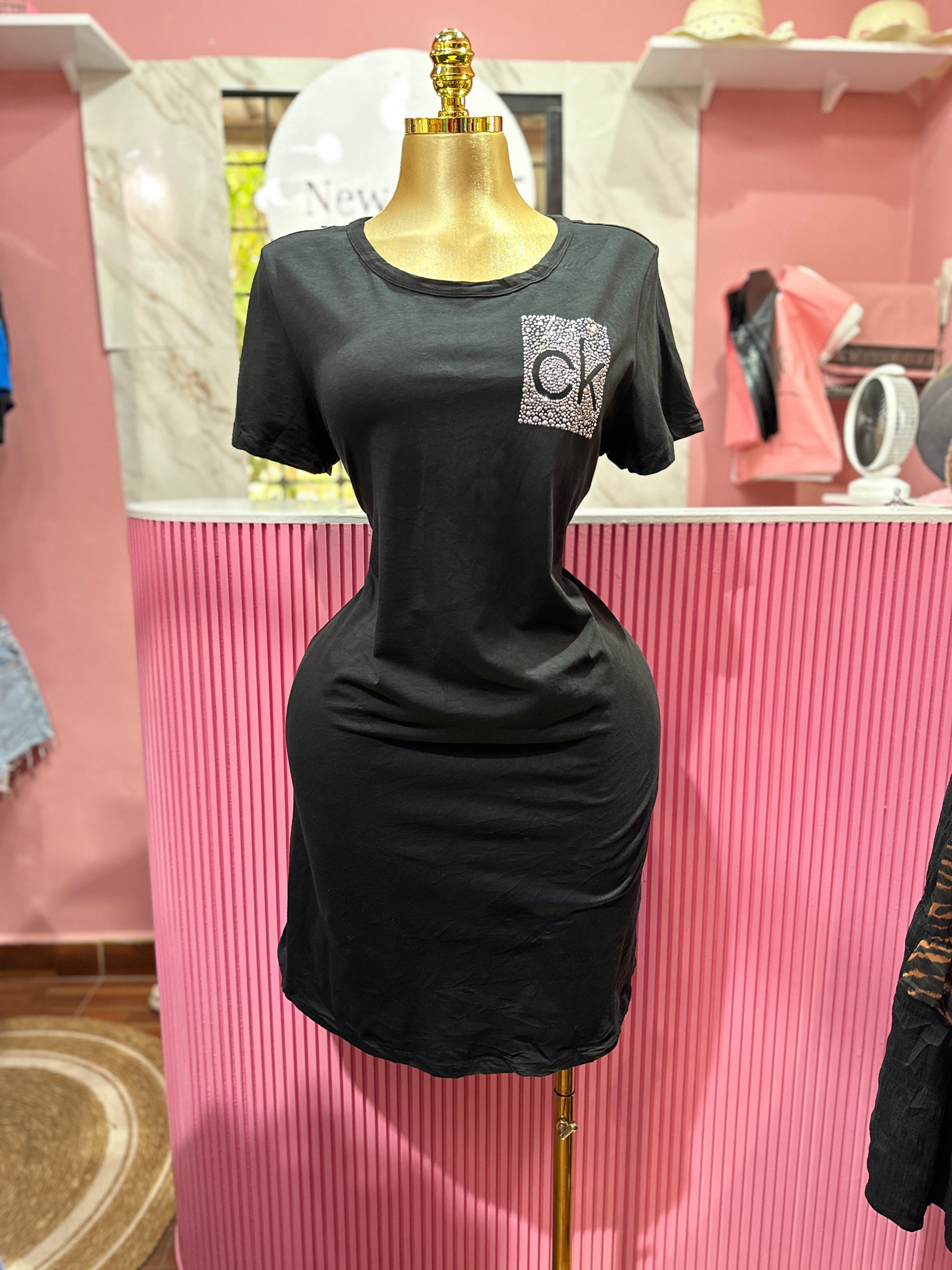 Vestido tipo camiseta color negro