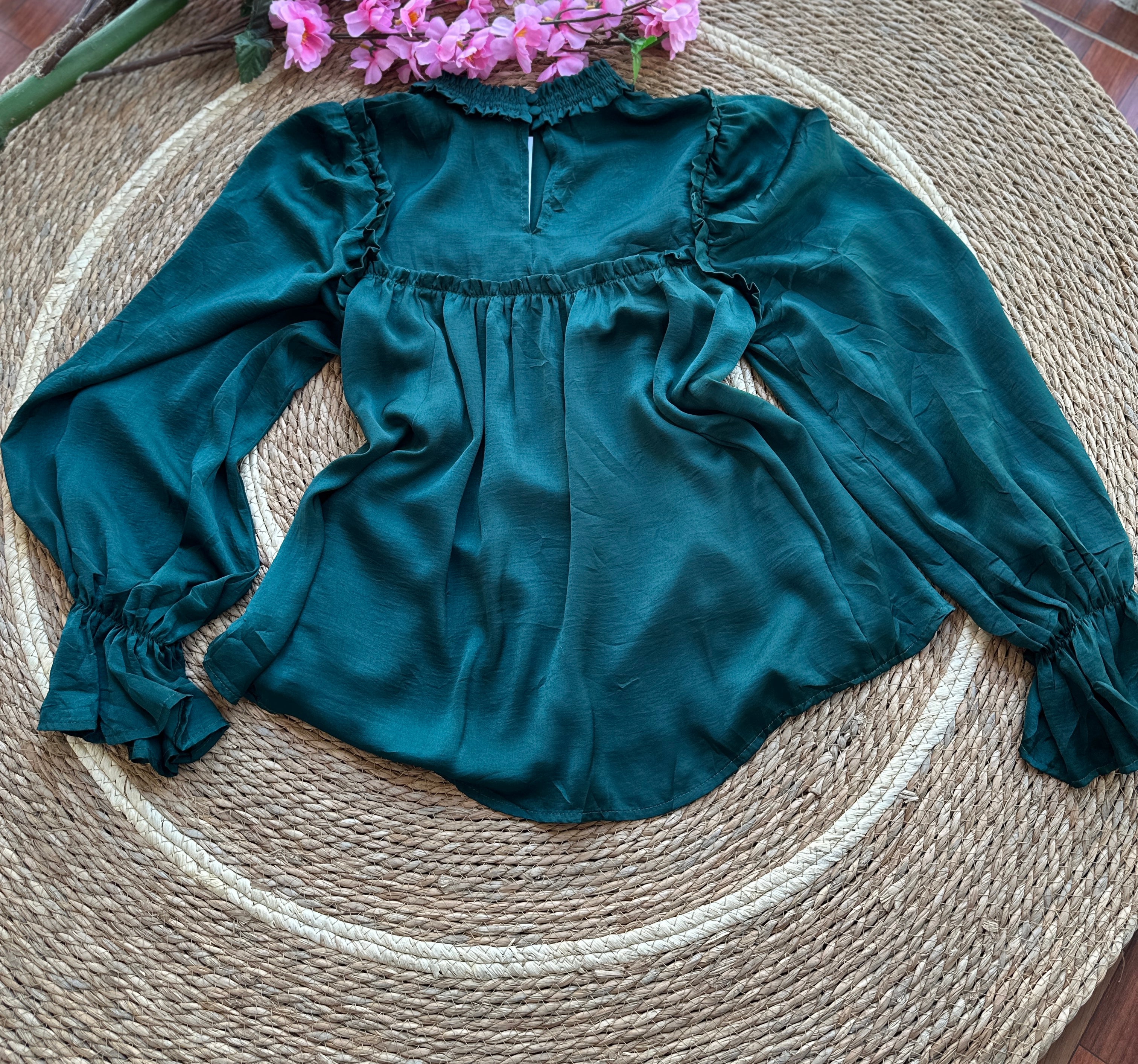 Blusa de Satin manga larga verde esmeralda