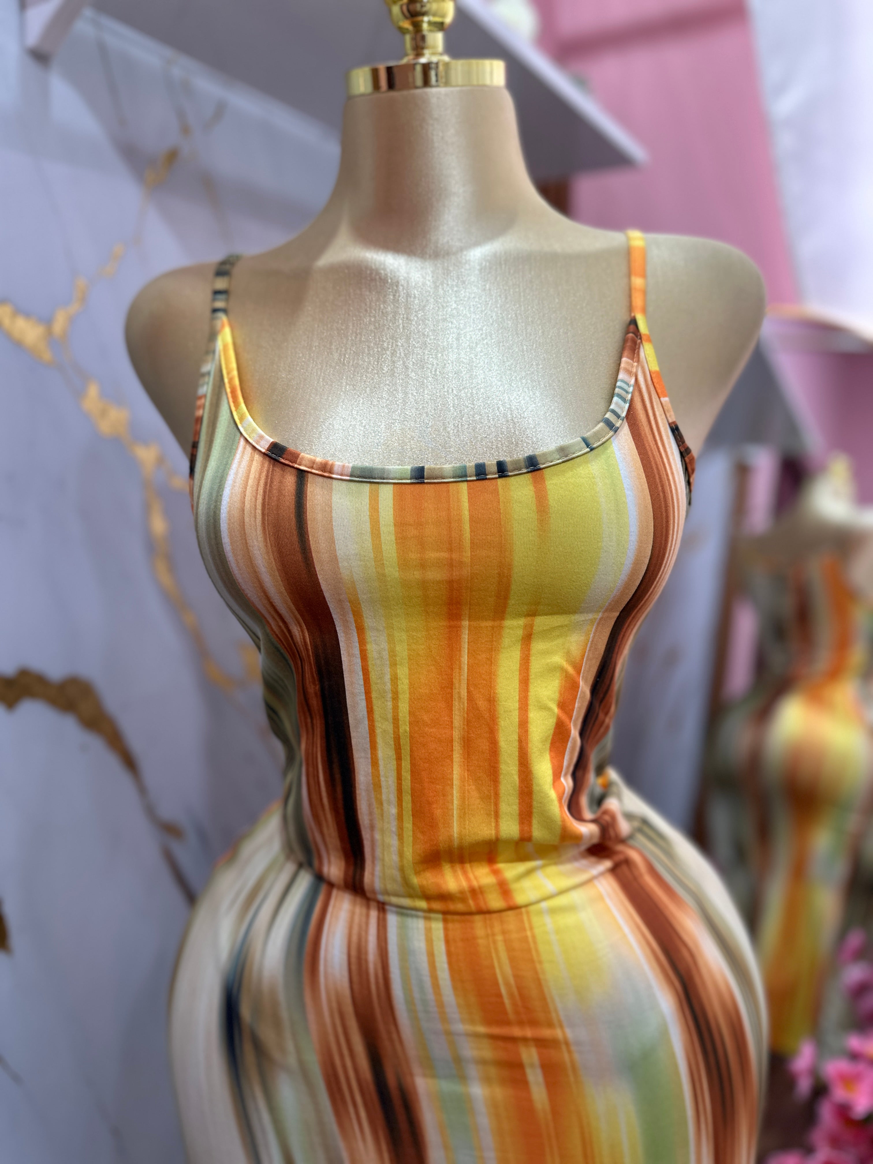 Vestido largo pegado al cuerpo de tirantes