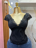 Blusa negra INTIMATELY FREE PEOPLE de manga corta con detalle de encaje floral