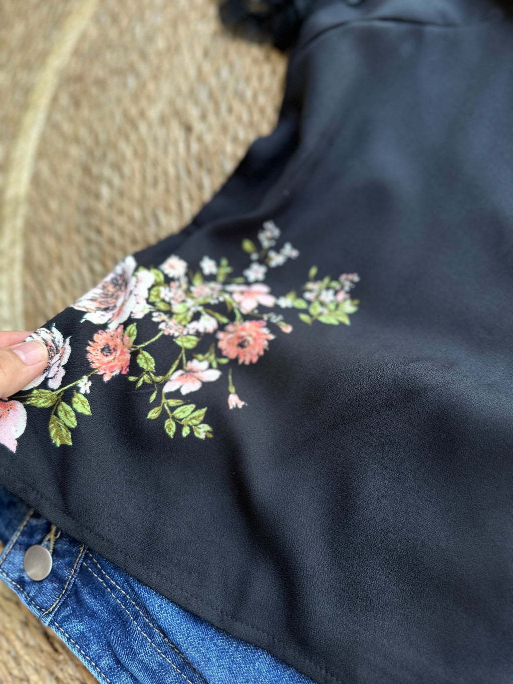 Blusa casual con mangas de encaje