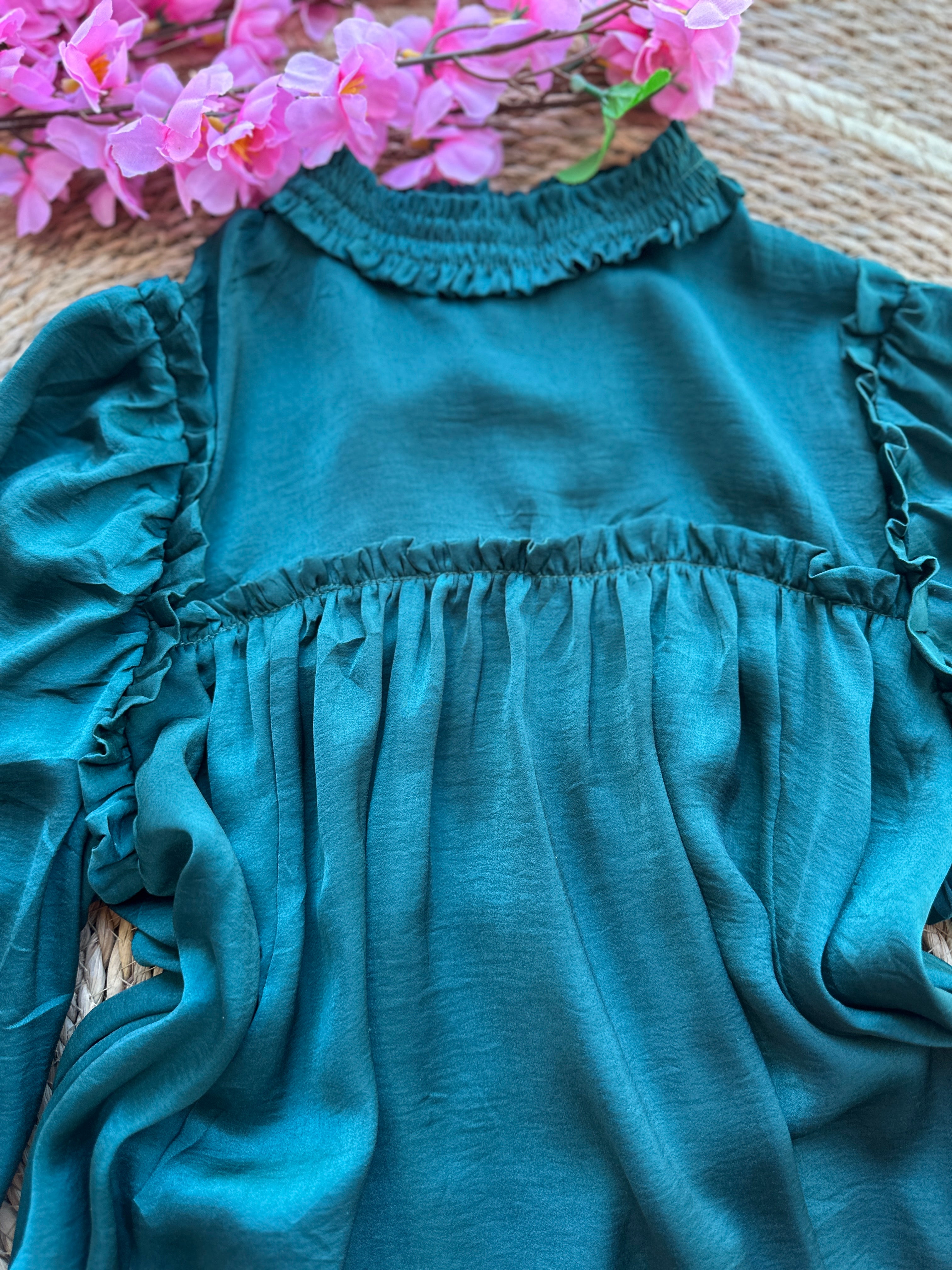 Blusa de Satin manga larga verde esmeralda