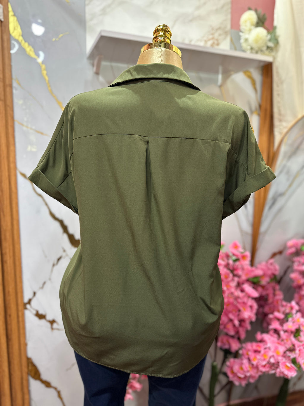 Blusa verde militar HOTOUCH de manga corta con botones al frente