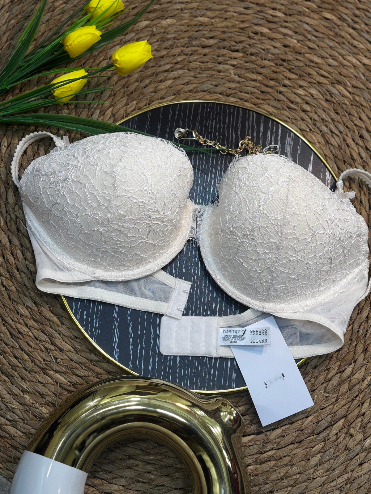 Brasier blanco fino de blonda