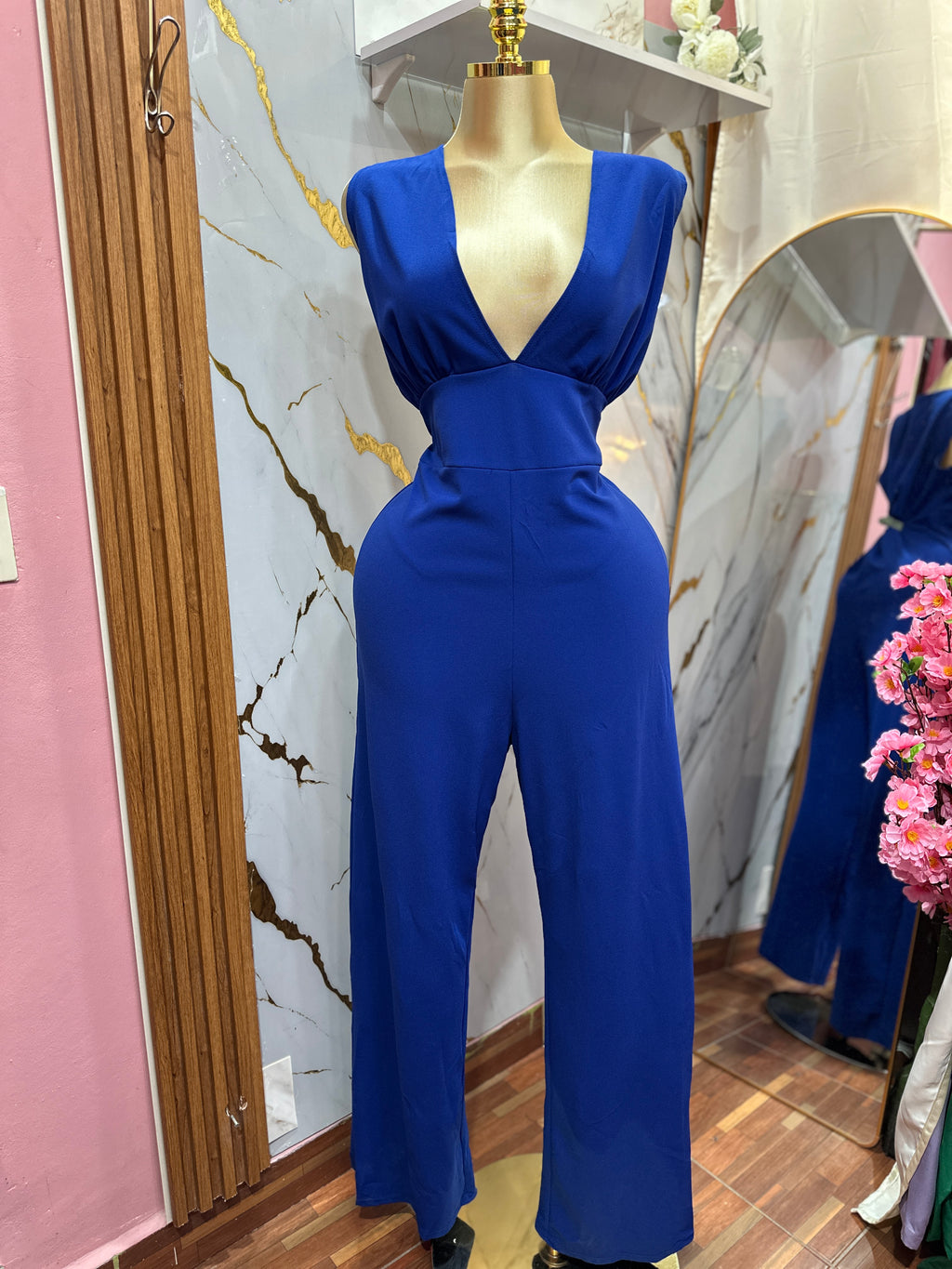 Jomsuit azul con escote en V profundo de pierna ancha