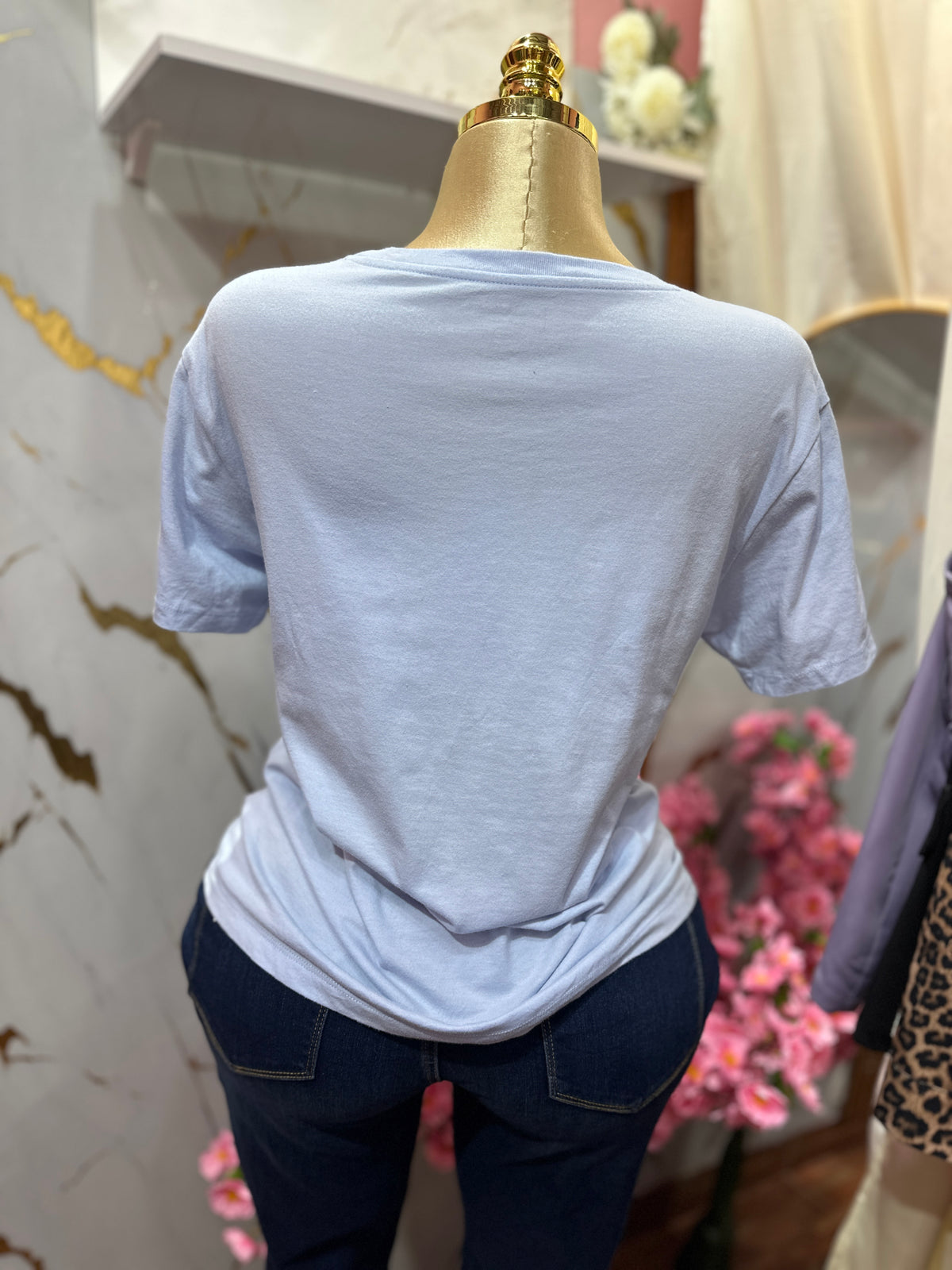Camiseta de manga corta FREE KISSES en tono azul claro