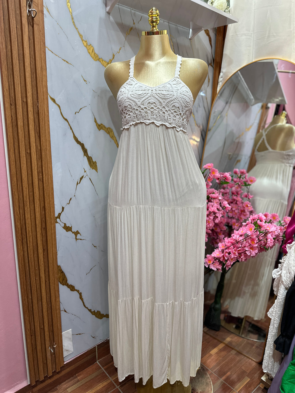 Vestido Maxi blanco con corpiño de encaje de tirantes finos