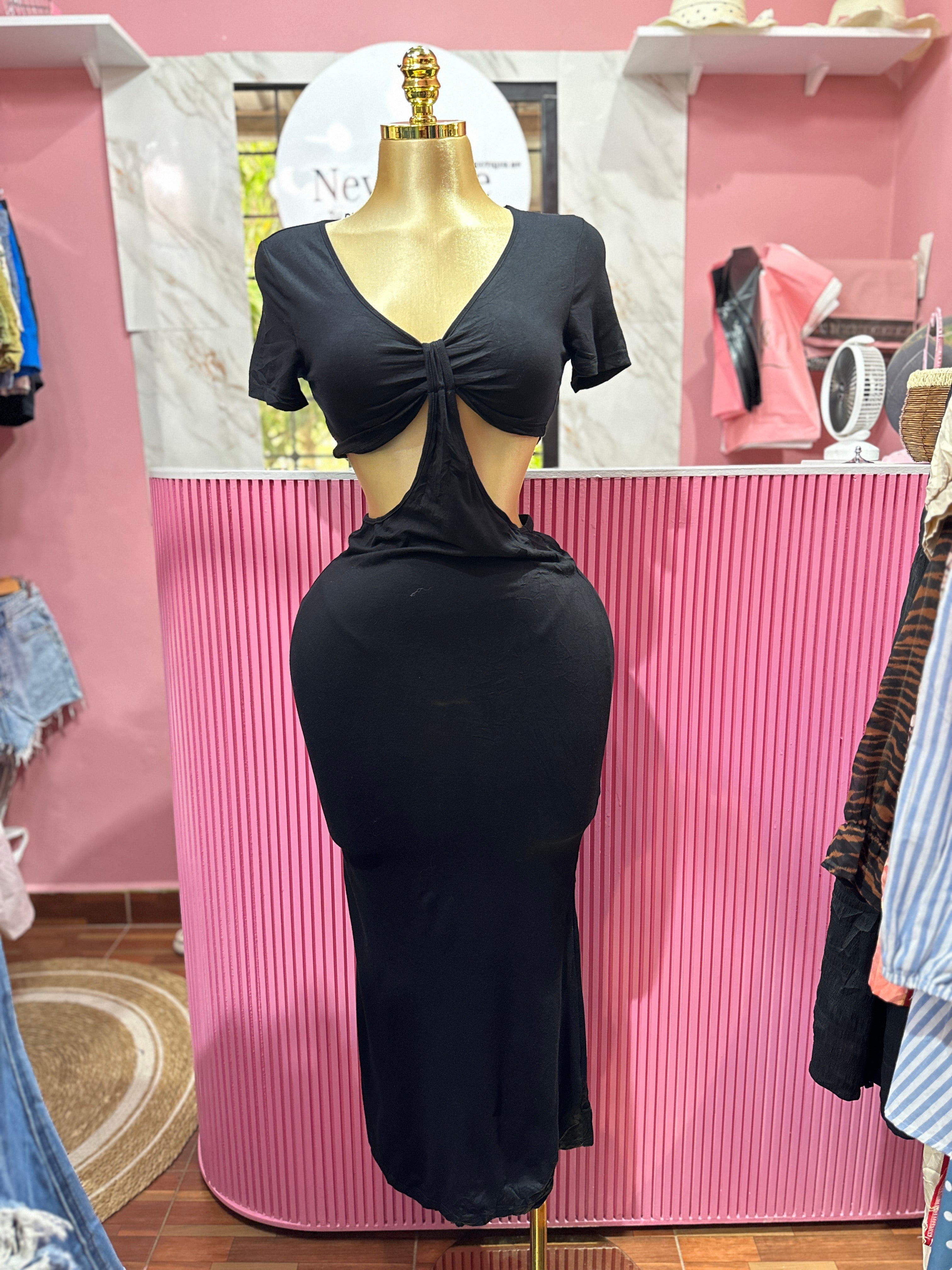 Vestido Negro largo ajustado estilo cut out