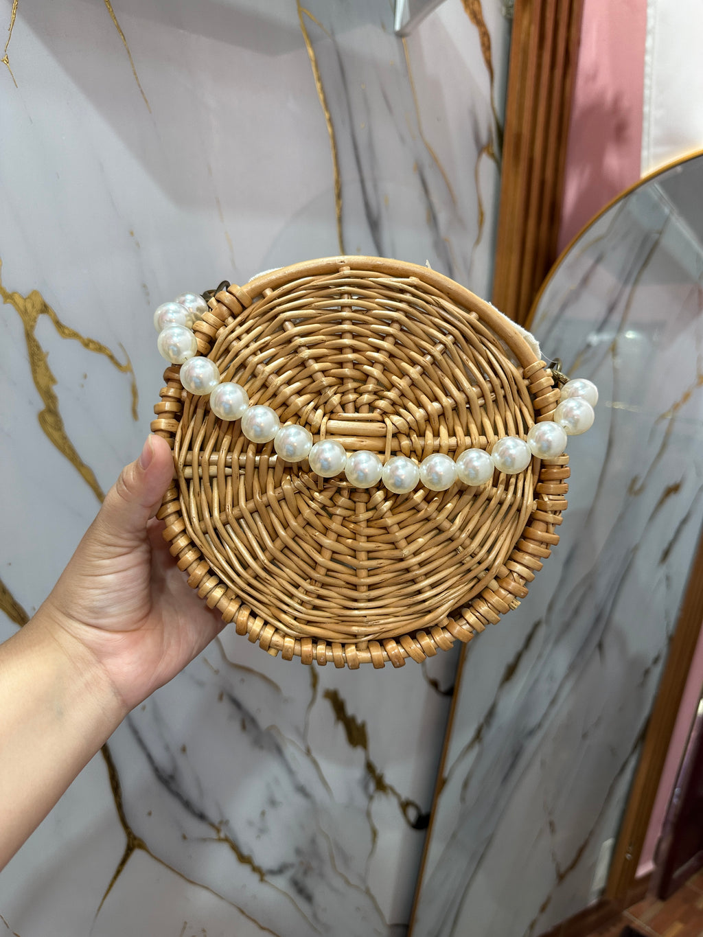 Bolso de mimbre con funda de tela por dentro
