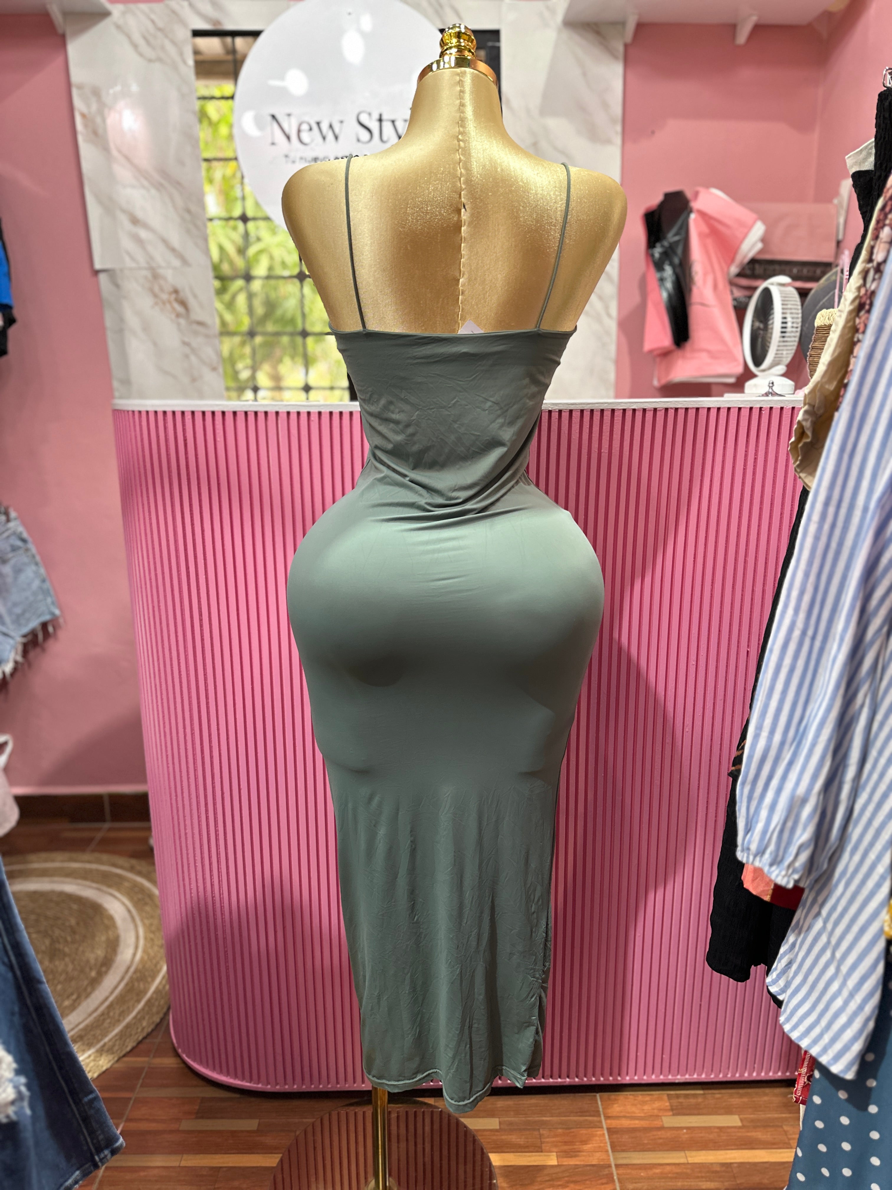 Vestido ajustado verde oliva de tirantes