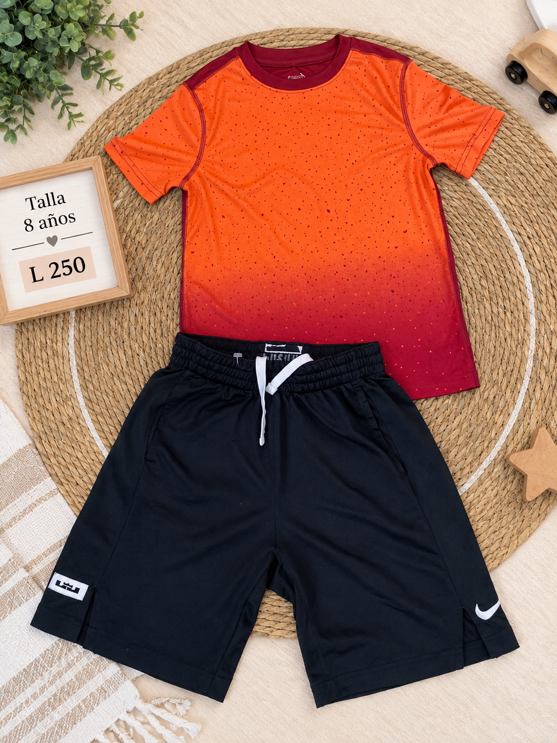 Conjunto deportivo para niño, camiseta con degradado de naranja a rojo y shorts oscuros